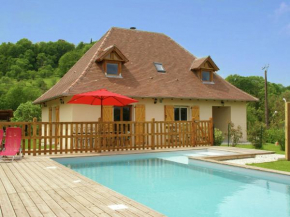 Picturesque Holiday Home in Loubressac with Swimming Pool